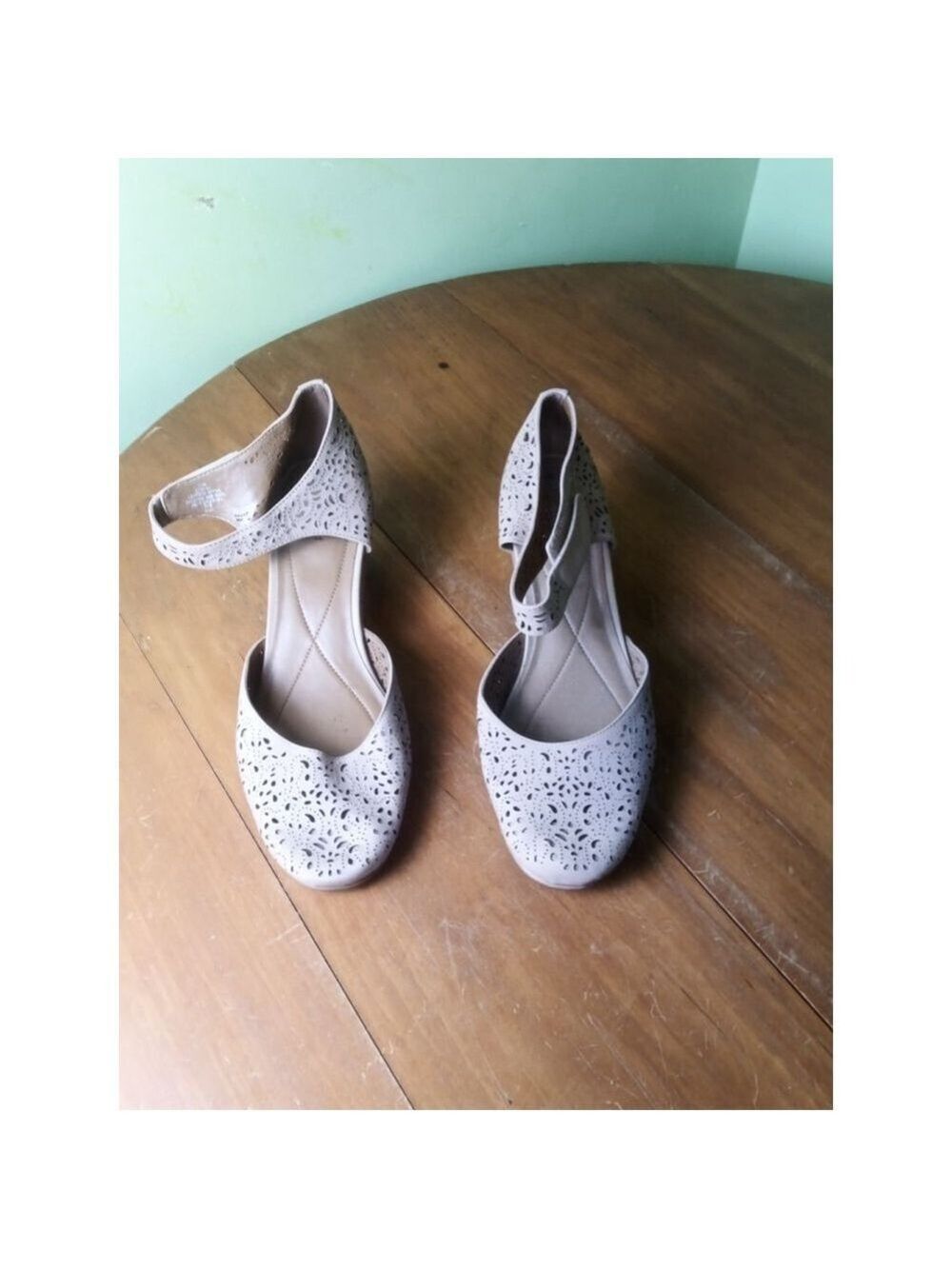 Women's Easy Spirit Beige Laser Cut Wedge Sandals Size 11